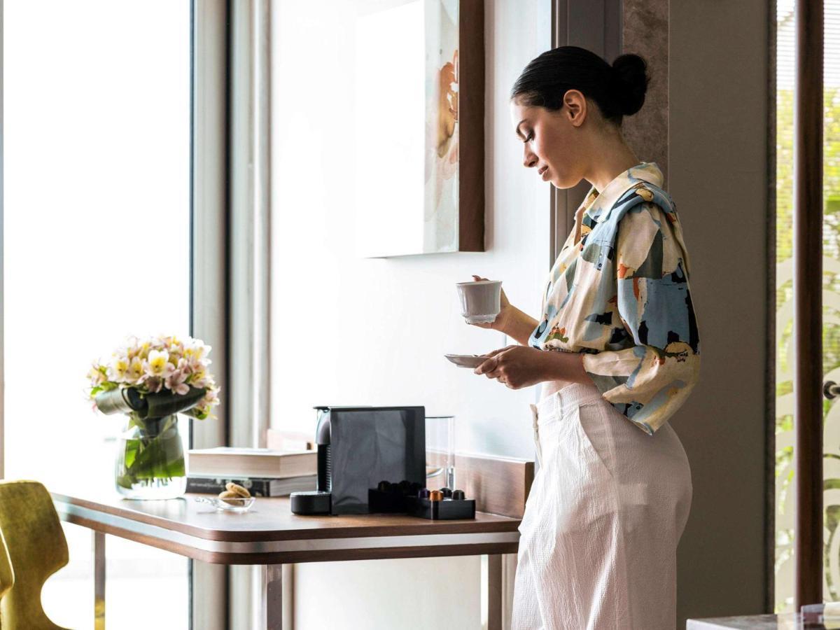 The Artisan Hotel Istanbul - Mgallery Collection Isztambul Kültér fotó A woman using a Nespresso machine